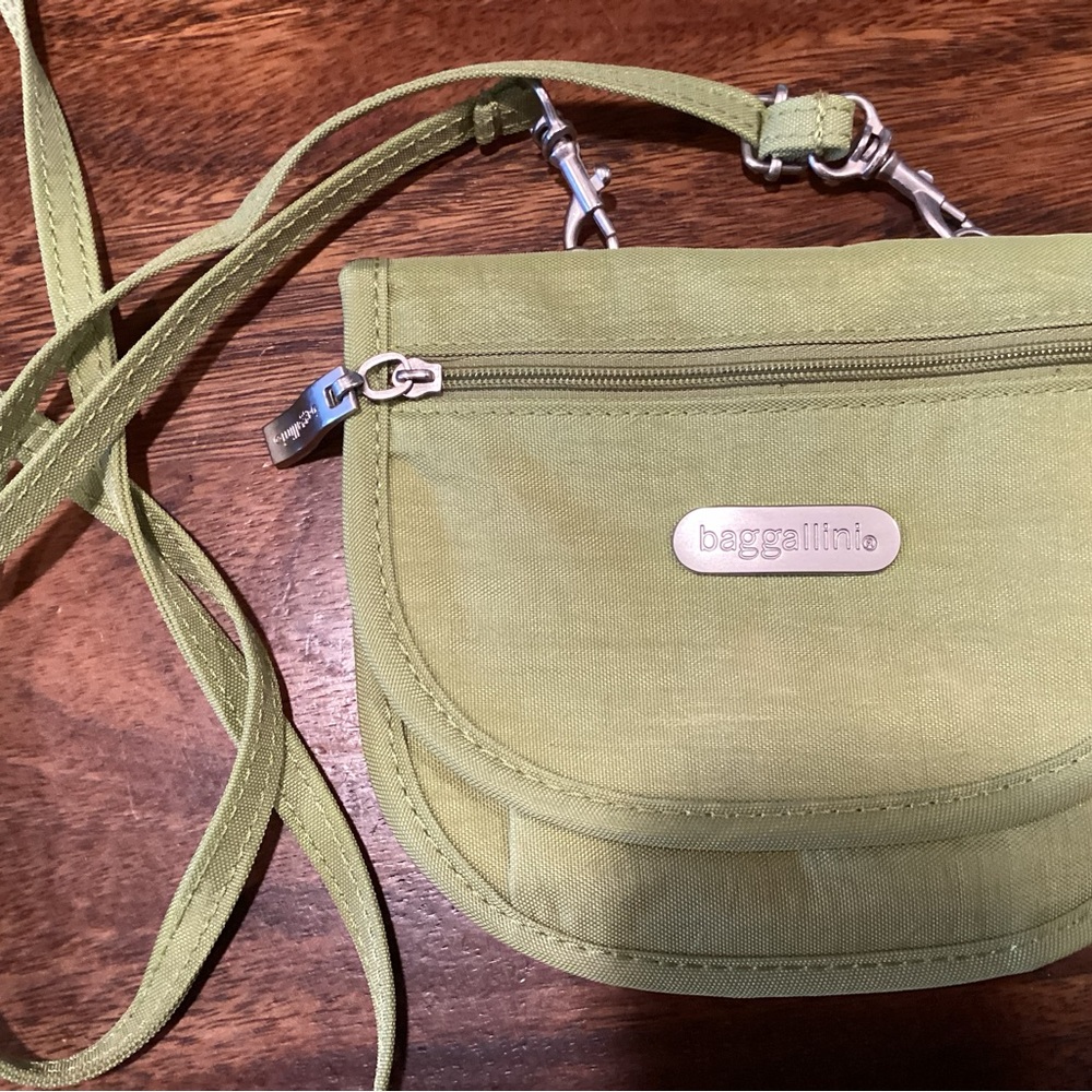 Baggallini Green Crossbody Bag - Picture 10 of 11